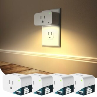 Smart WiFi plug in wall socket with additional plugs displayed below.